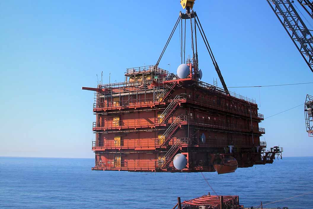 Platform topsides removal - BP North West Hutton